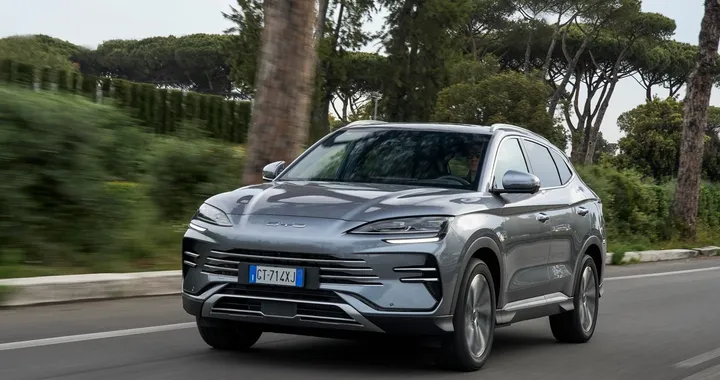 La crescita di BYD è inarrestabile: venduti più di 2 milioni di veicoli nei primi 6 mesi del 2025