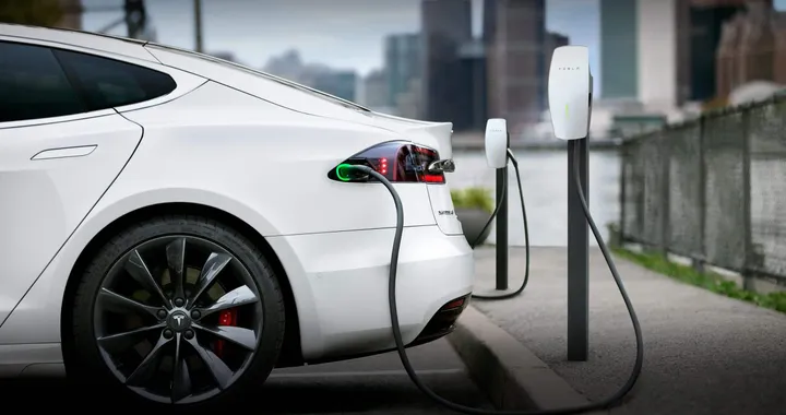 Transport &amp; Environment avvisa il Governo: produzione auto dimezzata senza BEV