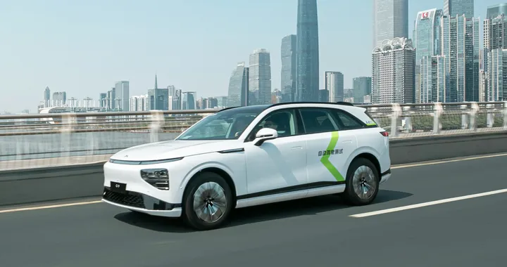 Xpeng G9, il SUV elettrico diventa un robotaxi. Al via i test in Cina